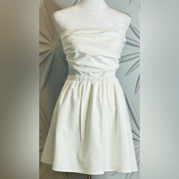 HOST PICK Petal & Pup NWT SZ M white halter style dress w/cut outs. Bust 30”-36” - Picture 3 of 11